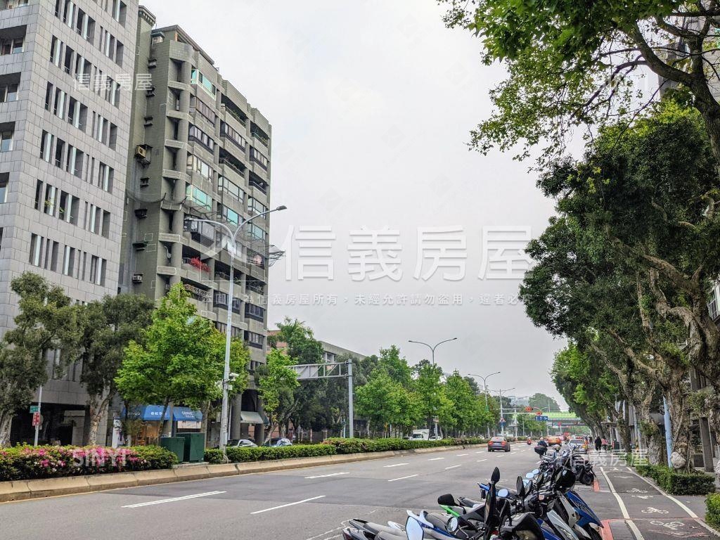 森林公園大空間藝廊房屋室內格局與周邊環境
