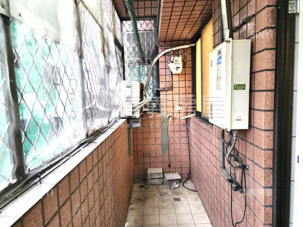 未來捷運大安敦南三房車位房屋室內格局與周邊環境
