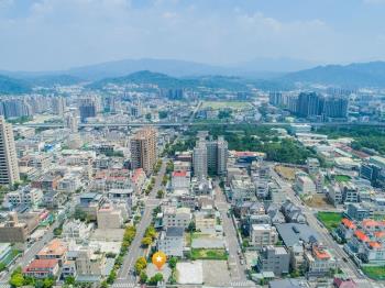 雙面臨路鑽石大角地
