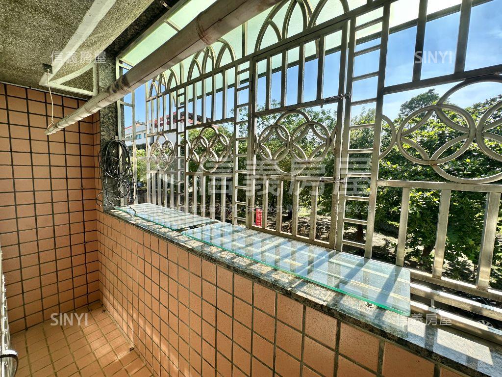 日光玻璃質感樓店房屋室內格局與周邊環境
