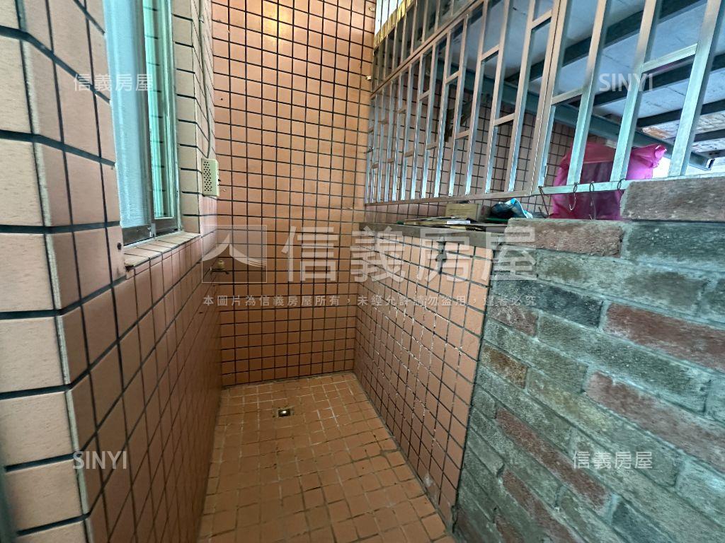 日光玻璃質感樓店房屋室內格局與周邊環境