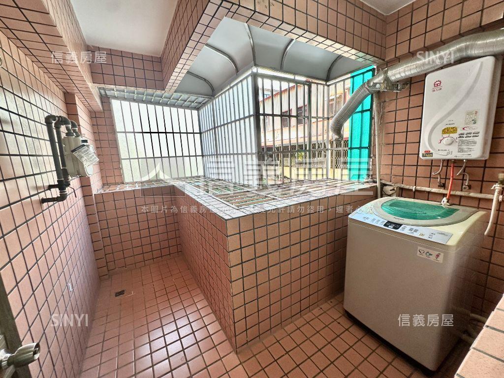日光玻璃質感樓店房屋室內格局與周邊環境