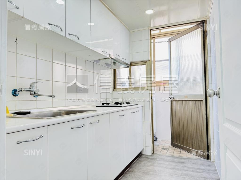 面文昌國小靓三房有車位房屋室內格局與周邊環境