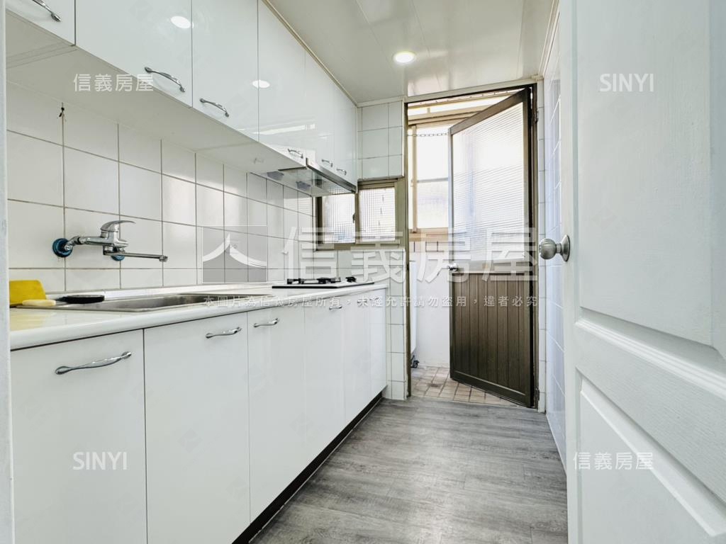 面文昌國小靓三房有車位房屋室內格局與周邊環境