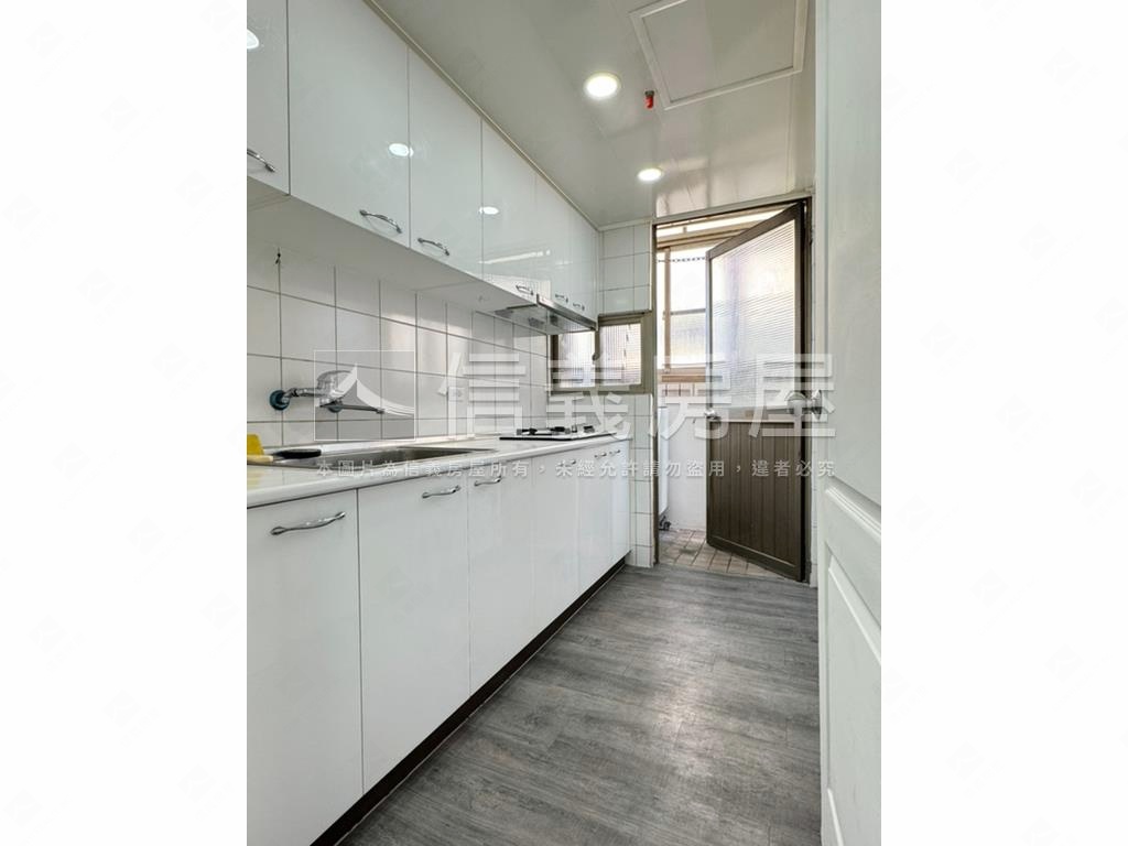 面文昌國小靓三房有車位房屋室內格局與周邊環境