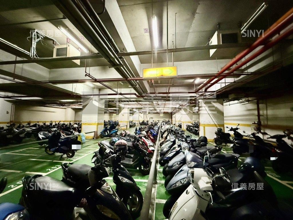 大來經貿邊間廠辦雙車位房屋室內格局與周邊環境
