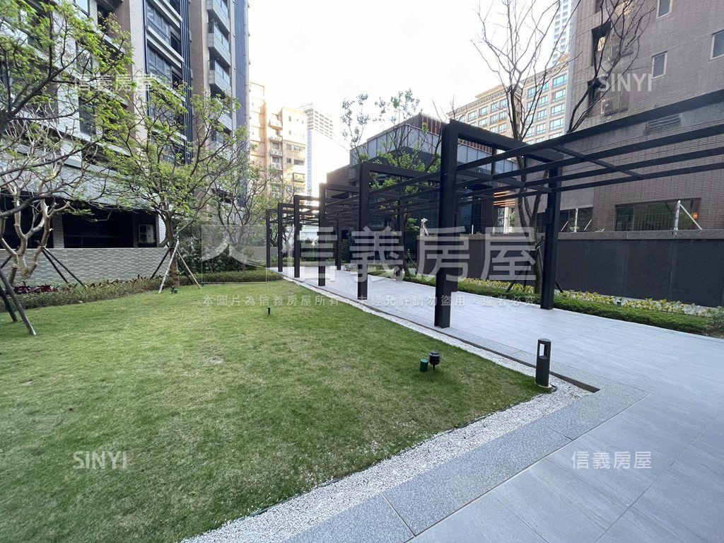 新林。長耀初Ａ９戶車位房屋室內格局與周邊環境