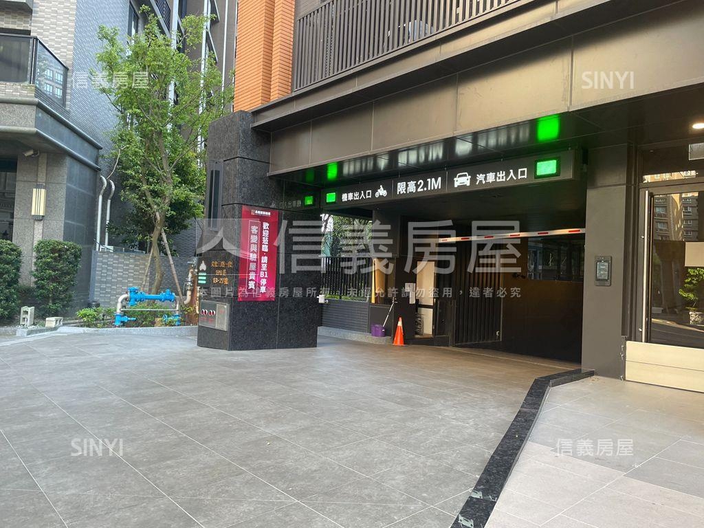 新林。長耀初Ａ９戶車位房屋室內格局與周邊環境