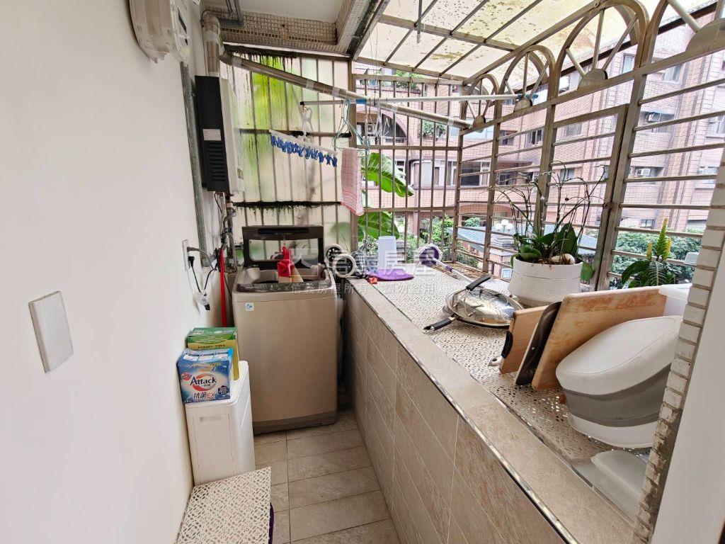 松山區公寓３房２廳２衛房屋室內格局與周邊環境