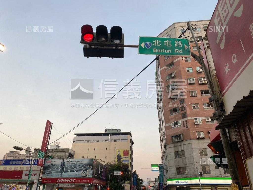 大面寬三角窗連鎖超商角店房屋室內格局與周邊環境