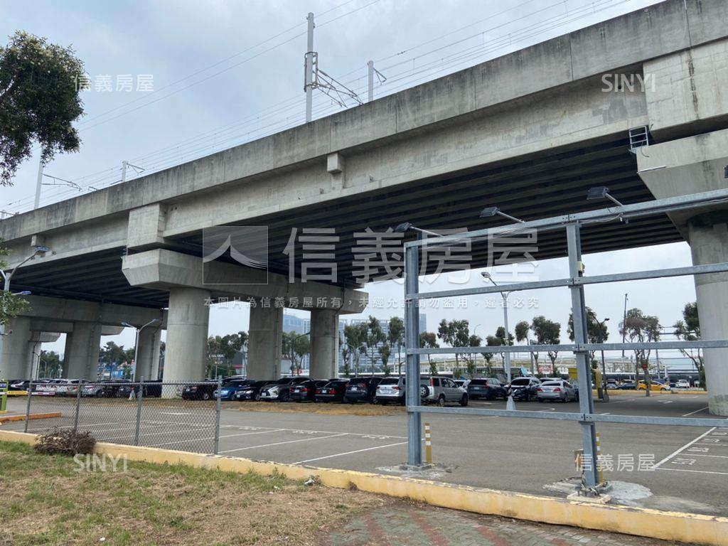 烏日近高鐵２房＋車位房屋室內格局與周邊環境