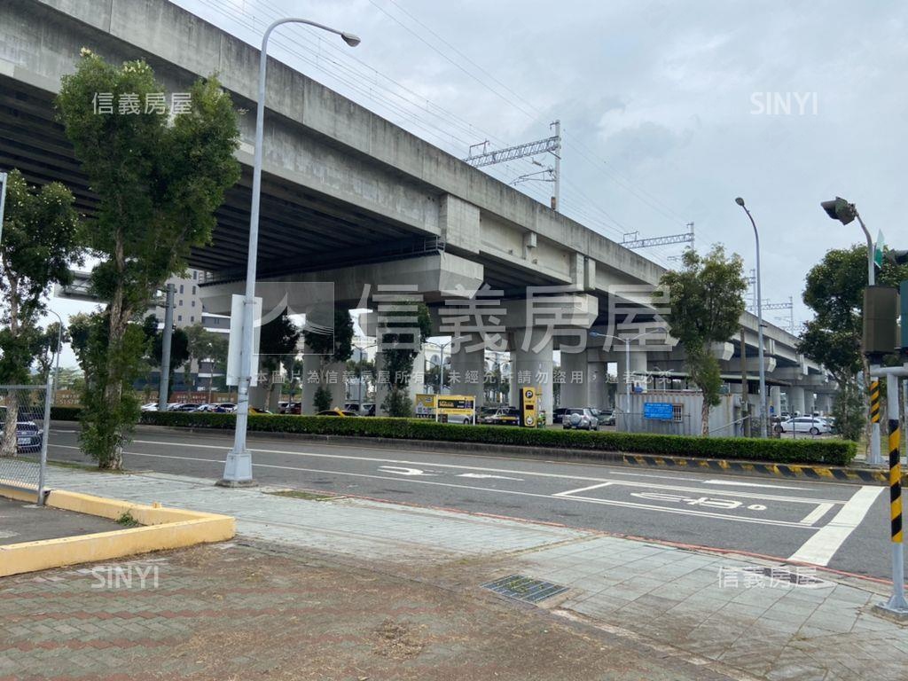 烏日近高鐵２房＋車位房屋室內格局與周邊環境