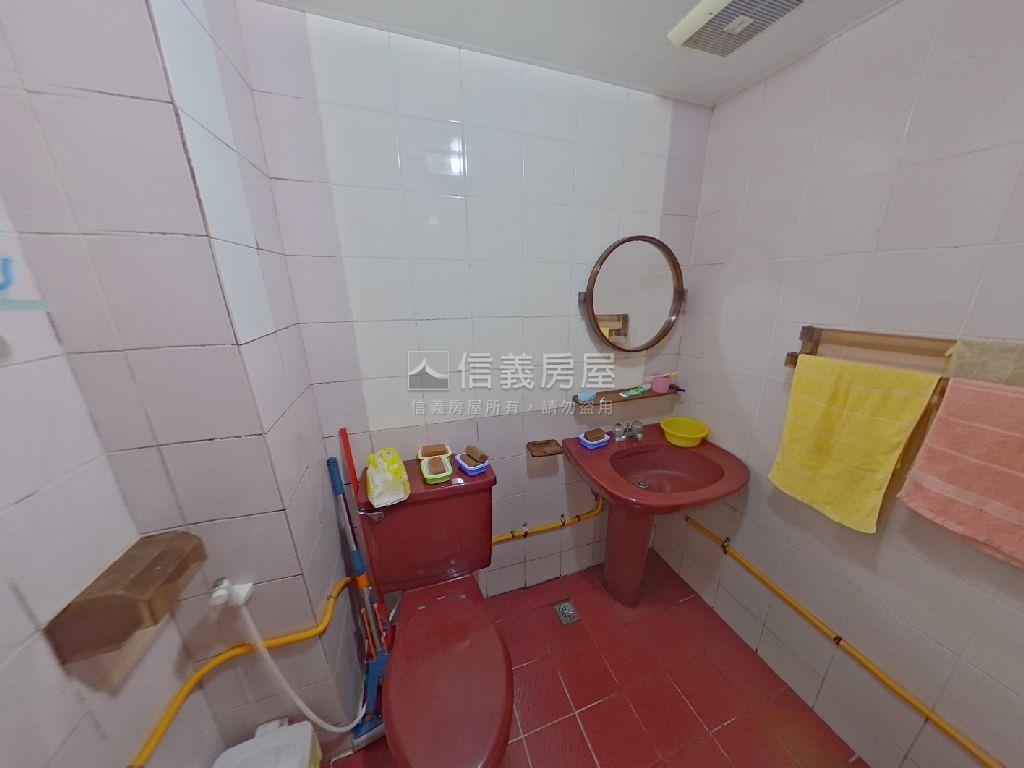 育英街電梯華廈房屋室內格局與周邊環境