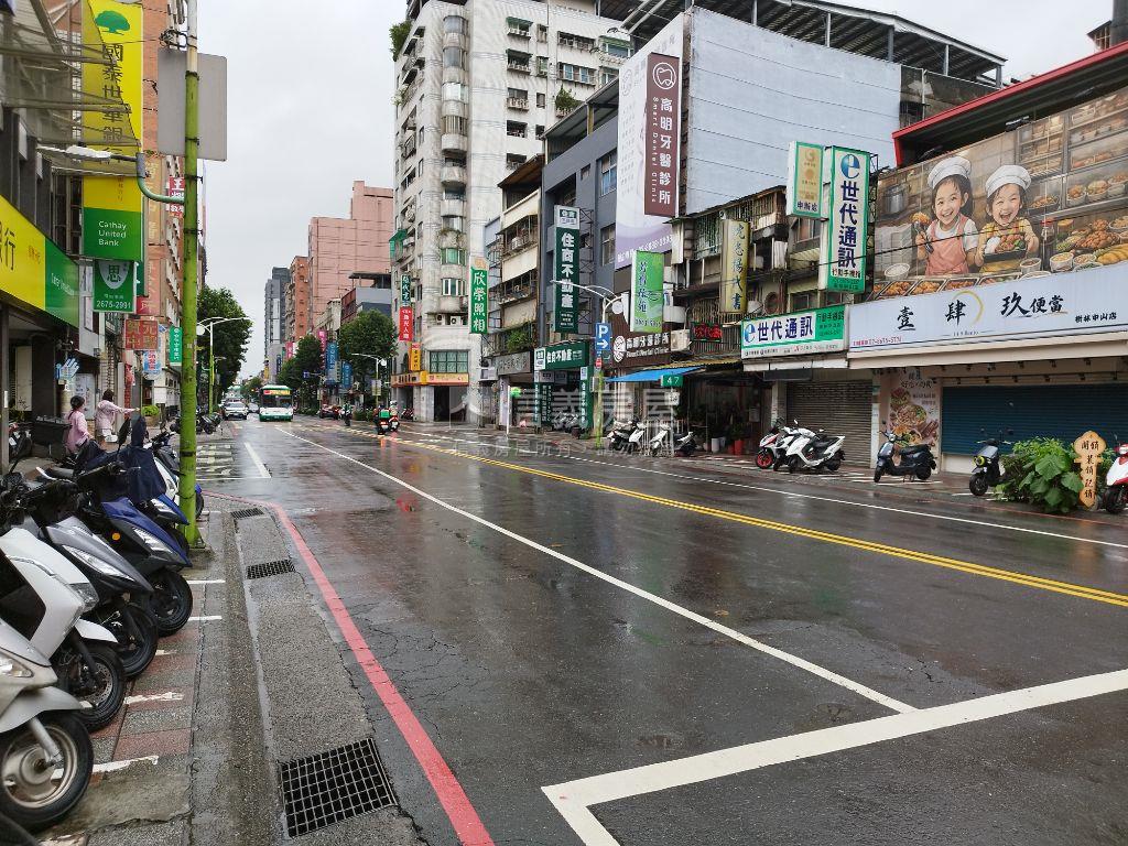 育英街電梯華廈房屋室內格局與周邊環境