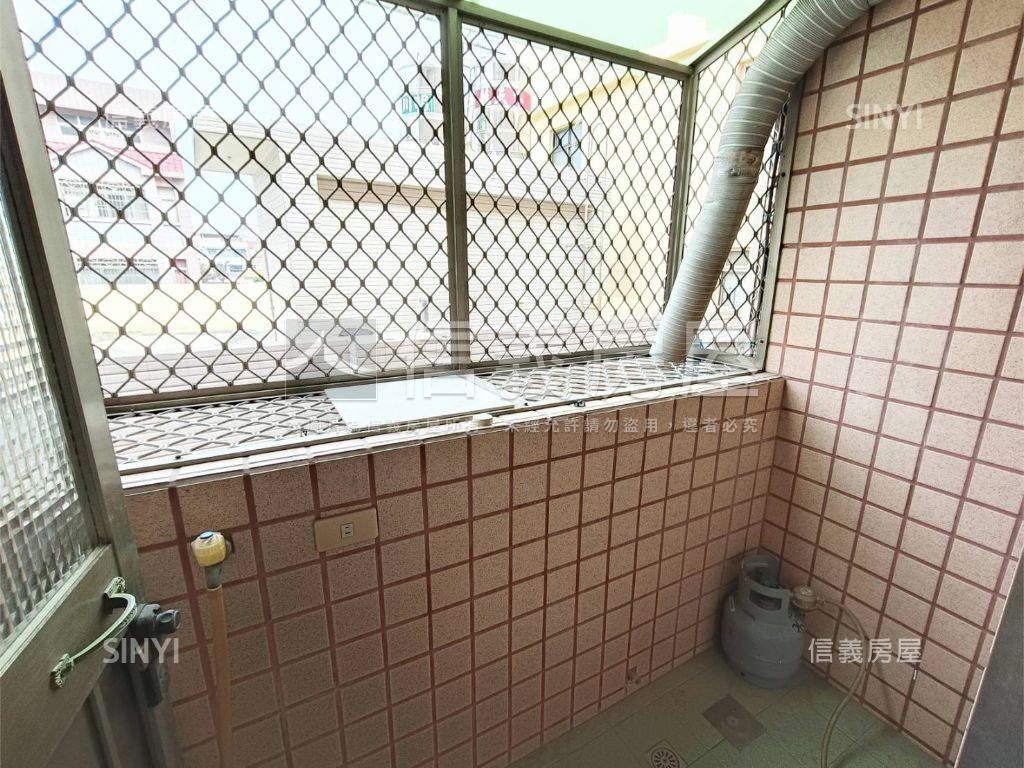 楠梓花園庭院人車分道美墅房屋室內格局與周邊環境