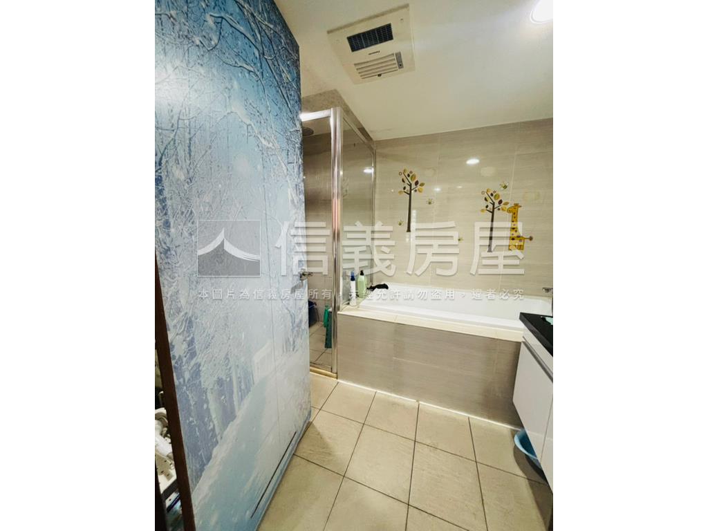 天璽標準３房前後陽台房屋室內格局與周邊環境