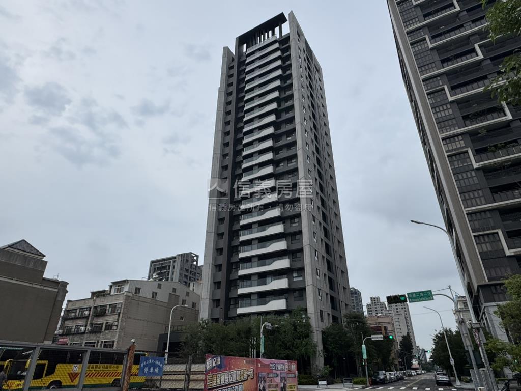 富宇藏富樹梢視野三房平車房屋室內格局與周邊環境