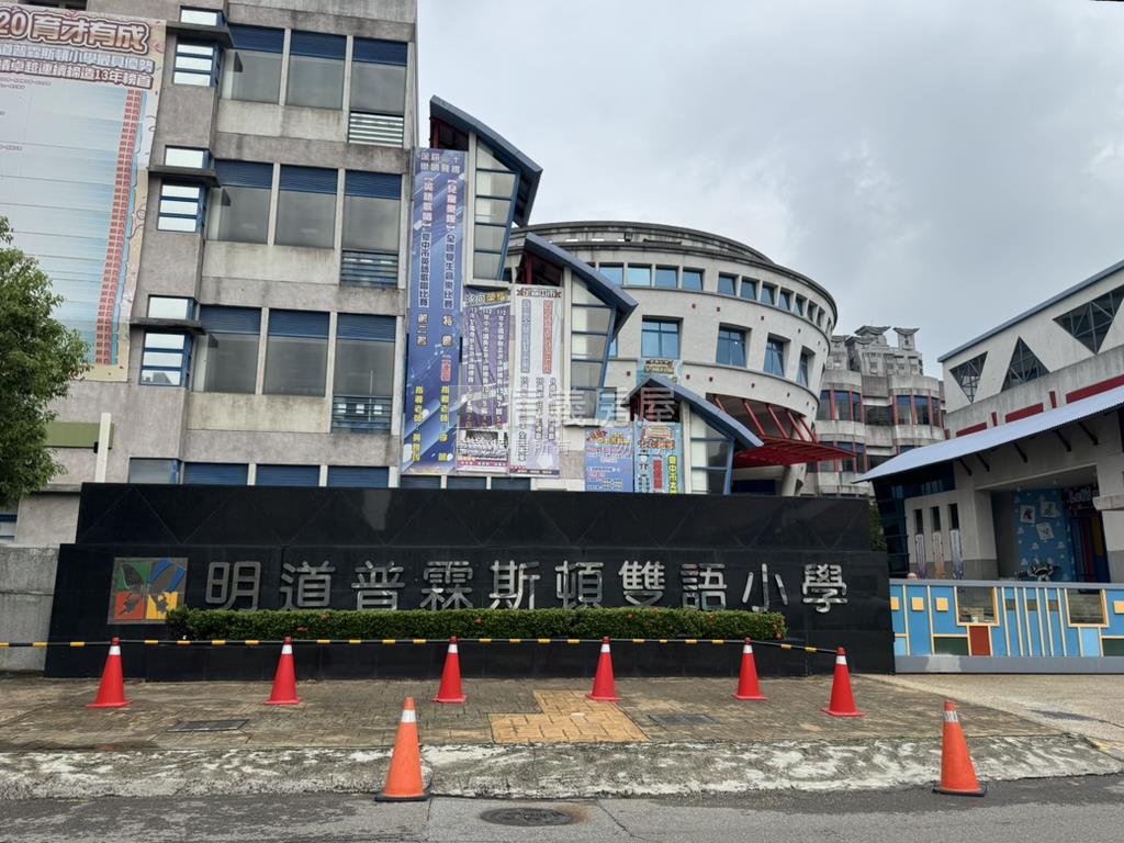 富宇藏富樹梢視野三房平車房屋室內格局與周邊環境