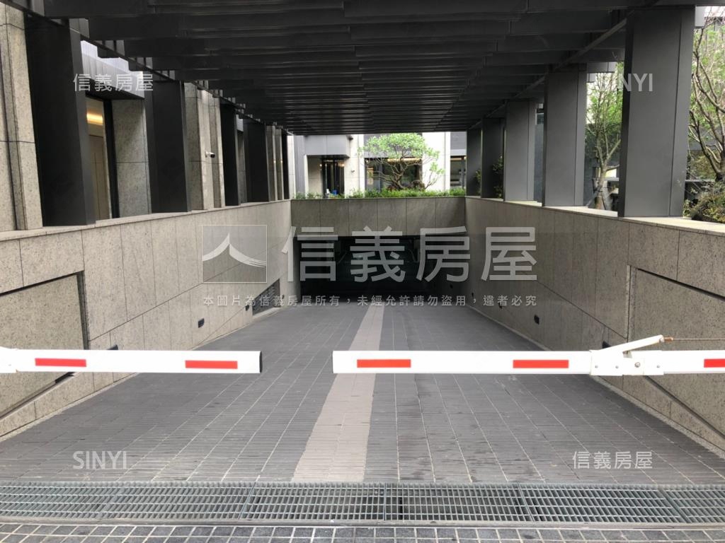 稀有南方莊園三房車位房屋室內格局與周邊環境