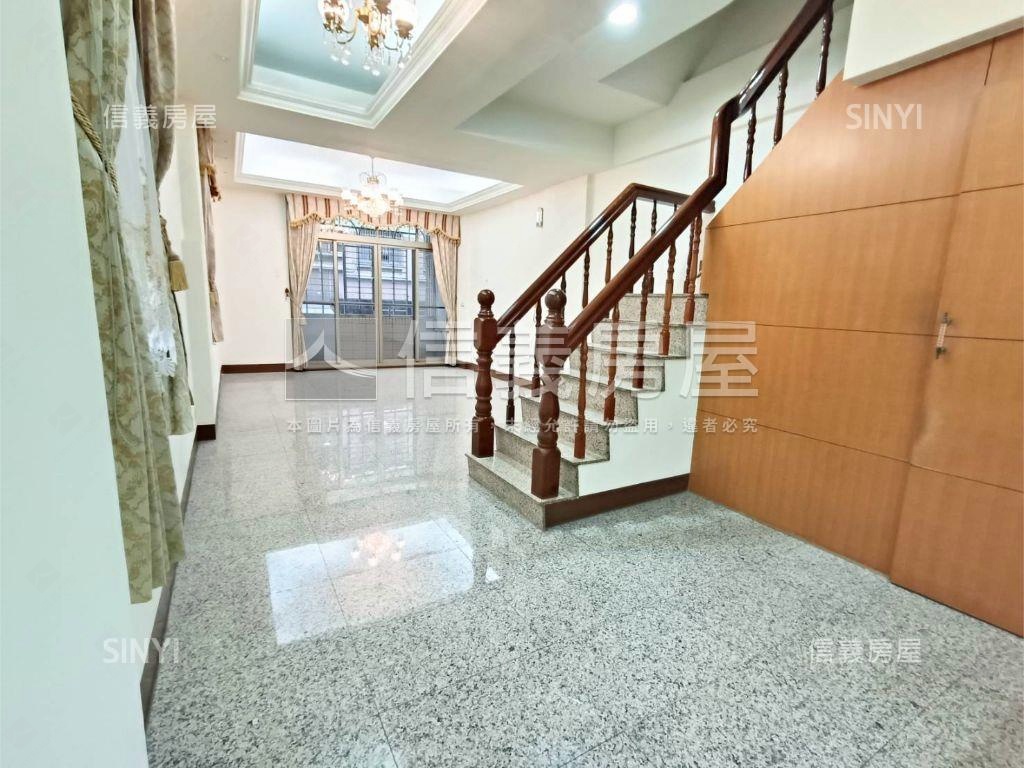 楠科邊間三面採光優美車墅房屋室內格局與周邊環境