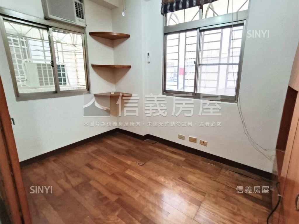 楠科邊間三面採光優美車墅房屋室內格局與周邊環境