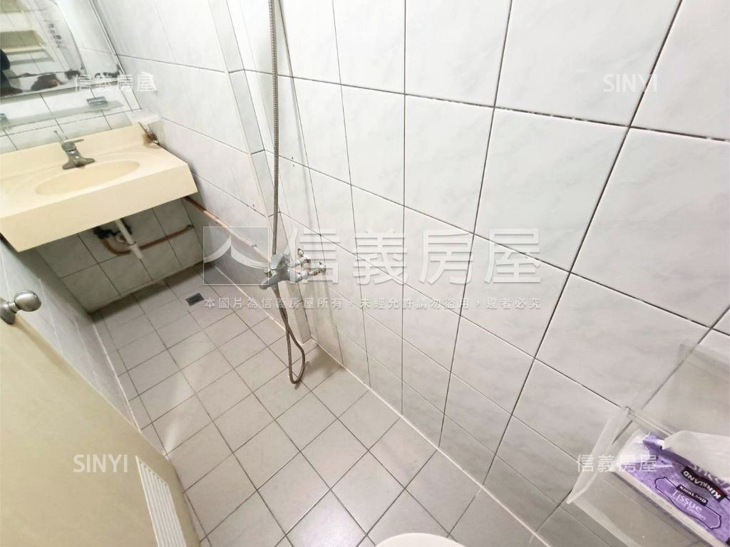 楠科邊間三面採光優美車墅房屋室內格局與周邊環境