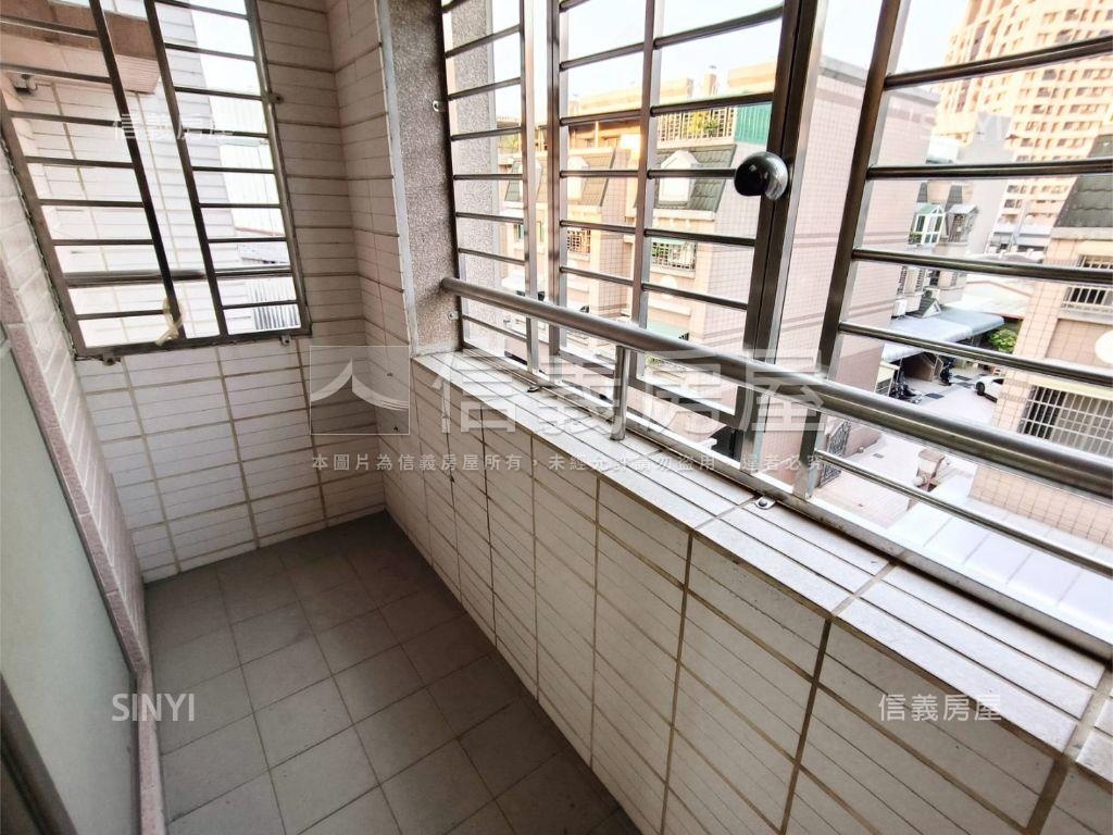 楠科邊間三面採光優美車墅房屋室內格局與周邊環境