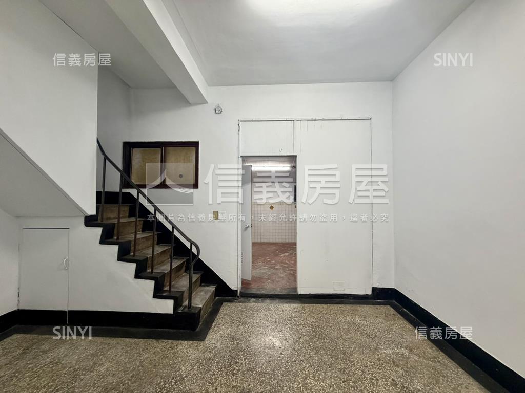 北區近公園傳統透天房屋室內格局與周邊環境