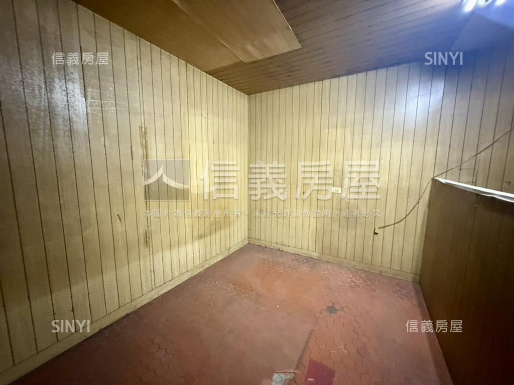 北區近公園傳統透天房屋室內格局與周邊環境