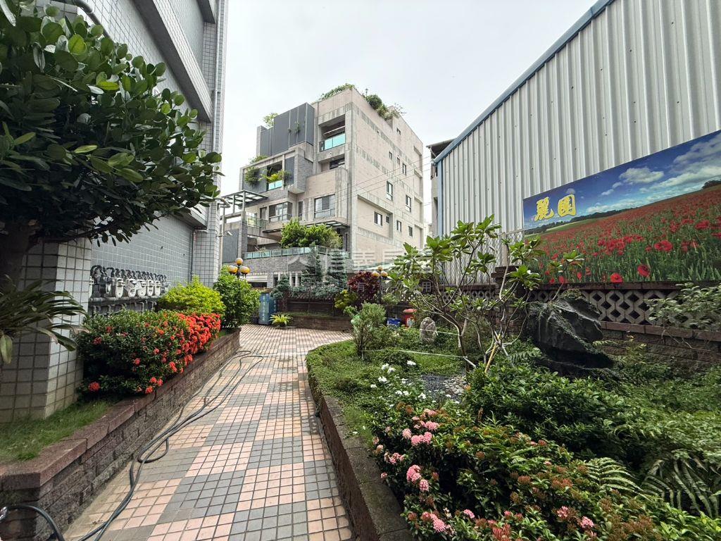 近崇光國小四房車位房屋室內格局與周邊環境