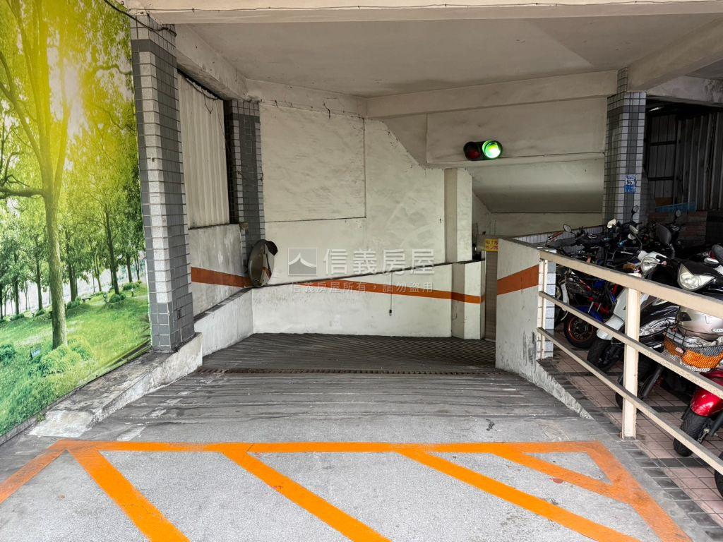 近崇光國小四房車位房屋室內格局與周邊環境