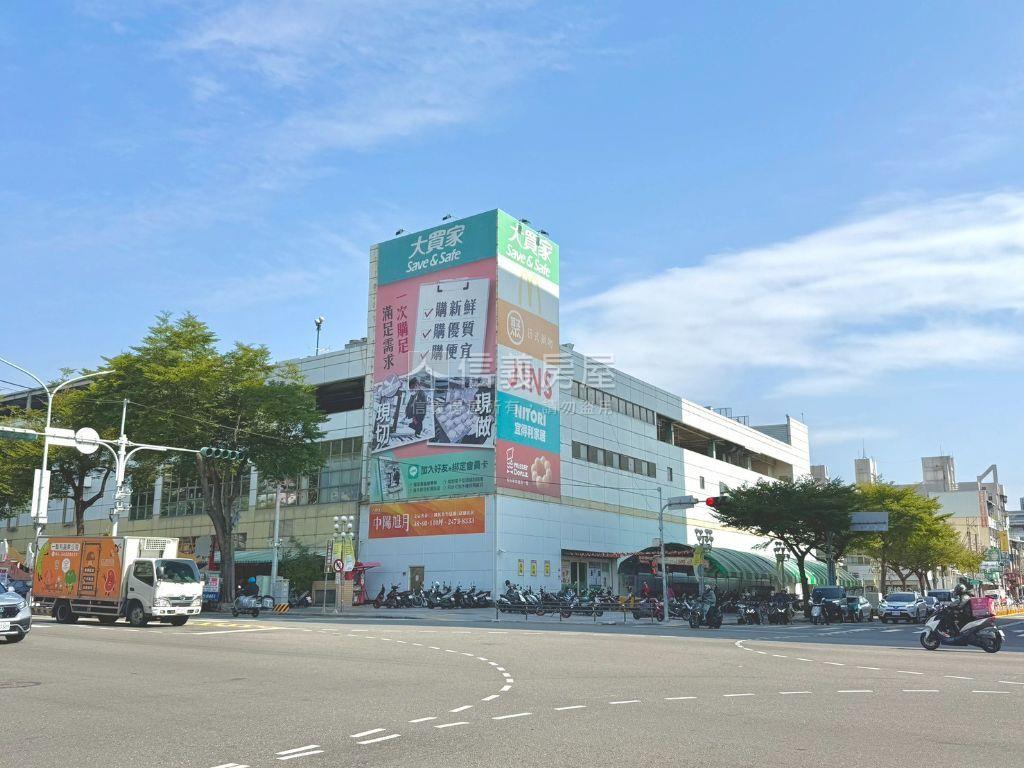 近崇光國小四房車位房屋室內格局與周邊環境