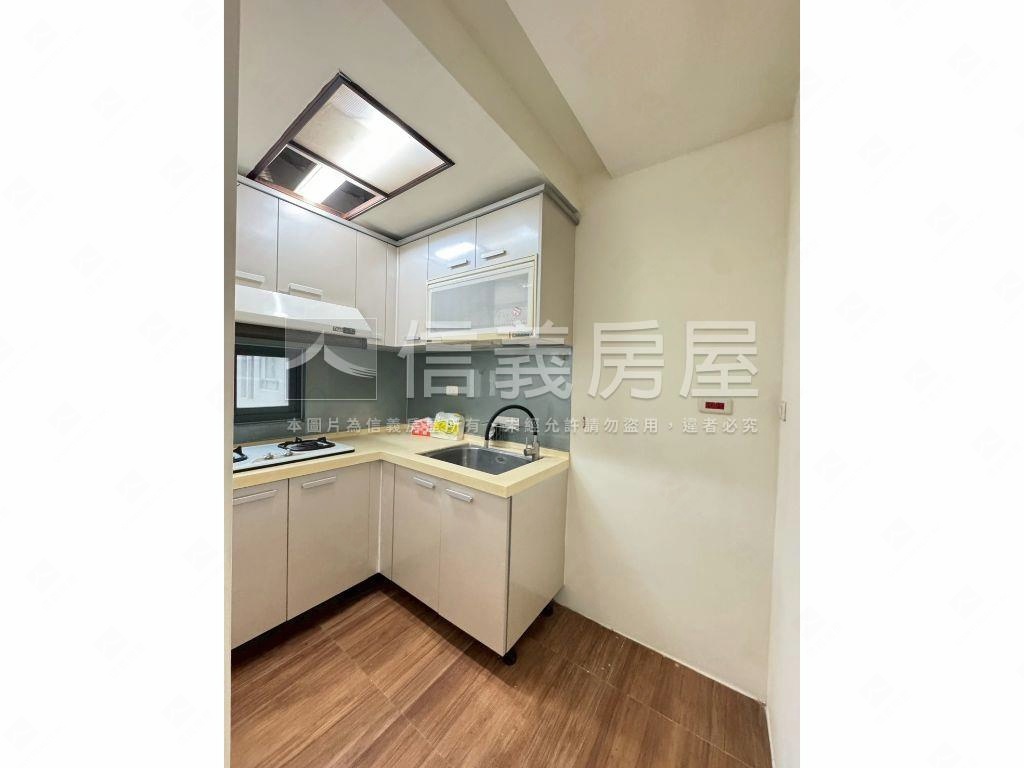 蒂芬尼美裝潢邊間兩房房屋室內格局與周邊環境