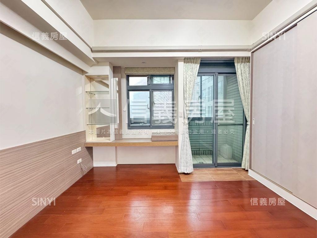 蒂芬尼美裝潢邊間兩房房屋室內格局與周邊環境