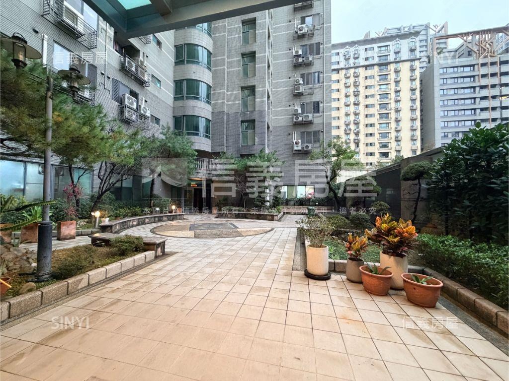 蒂芬尼美裝潢邊間兩房房屋室內格局與周邊環境