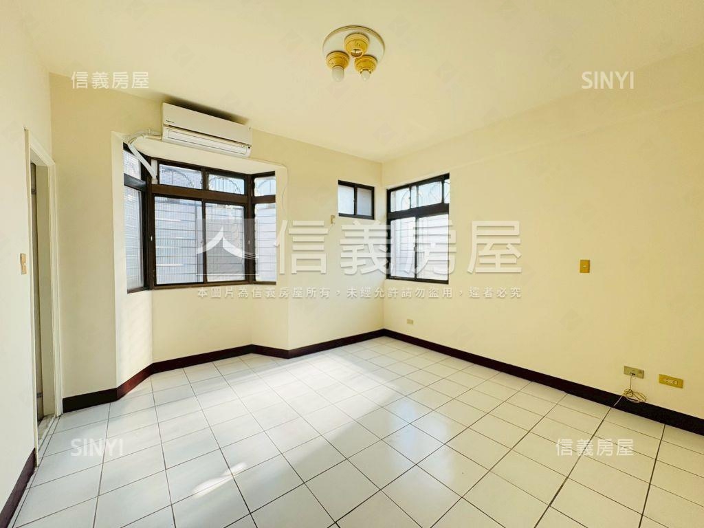 次頂樓三面採光文教新城房屋室內格局與周邊環境