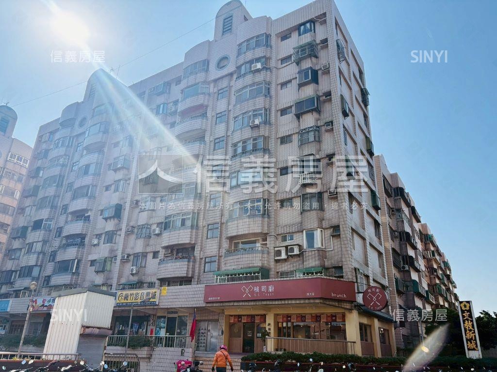 次頂樓三面採光文教新城房屋室內格局與周邊環境