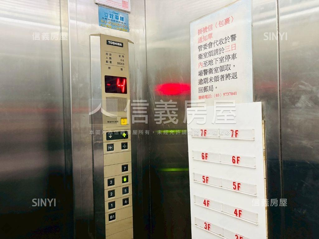 次頂樓三面採光文教新城房屋室內格局與周邊環境