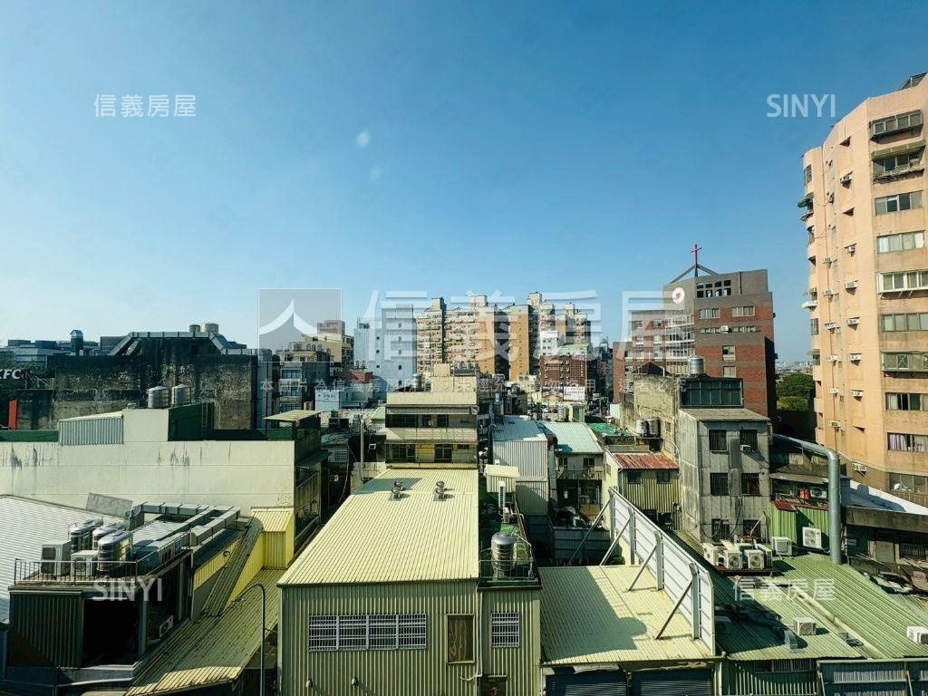 次頂樓三面採光文教新城房屋室內格局與周邊環境