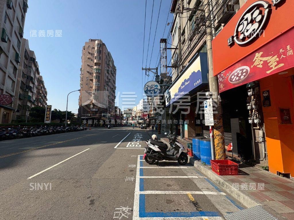 次頂樓三面採光文教新城房屋室內格局與周邊環境