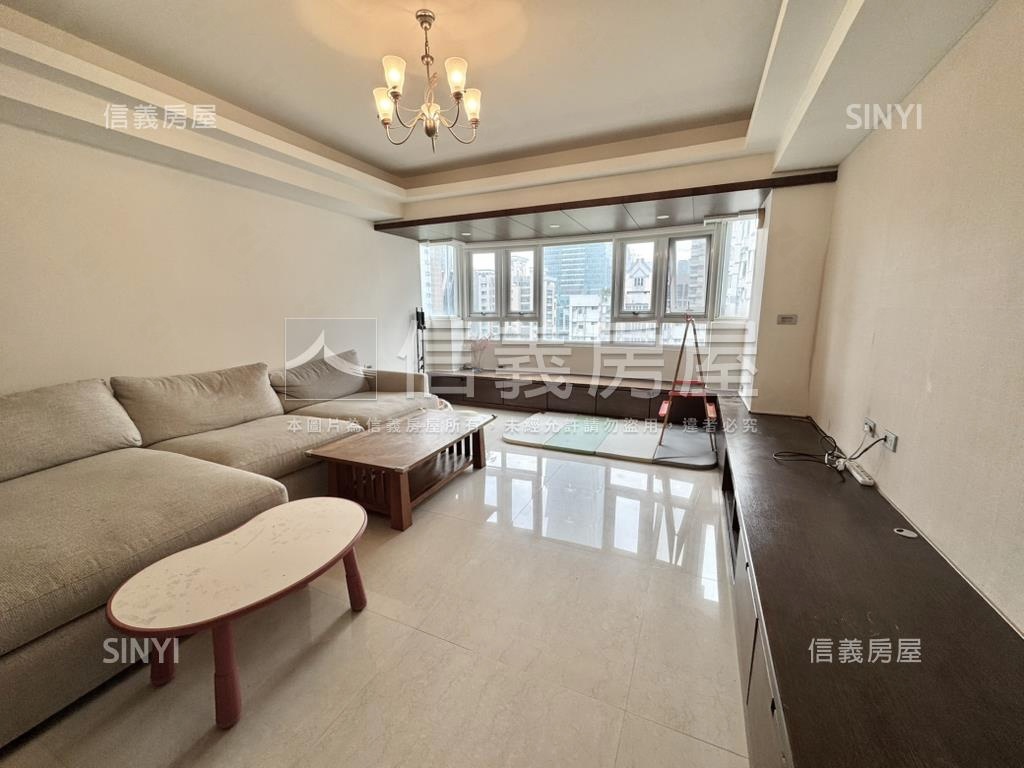 專任【世貿新城】大戶高樓房屋室內格局與周邊環境