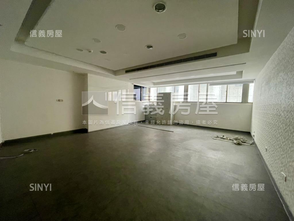 站前獨棟辦公附車位房屋室內格局與周邊環境