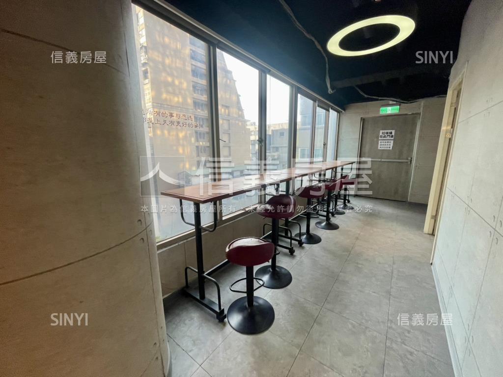 站前獨棟辦公附車位房屋室內格局與周邊環境