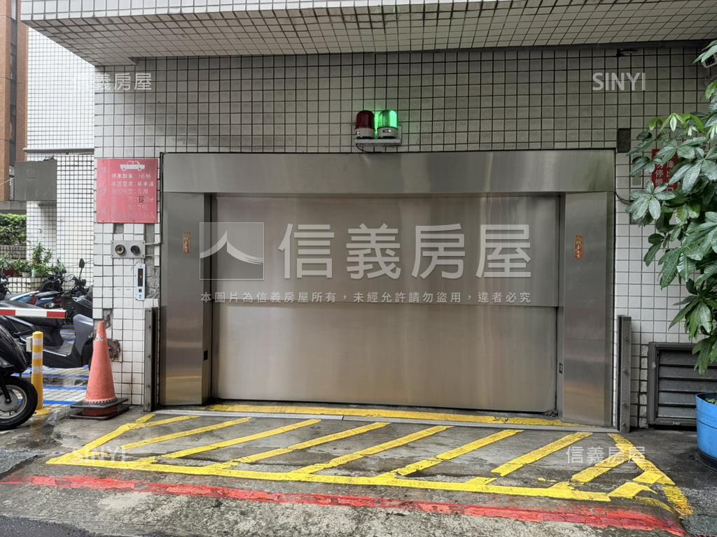 站前獨棟辦公附車位房屋室內格局與周邊環境