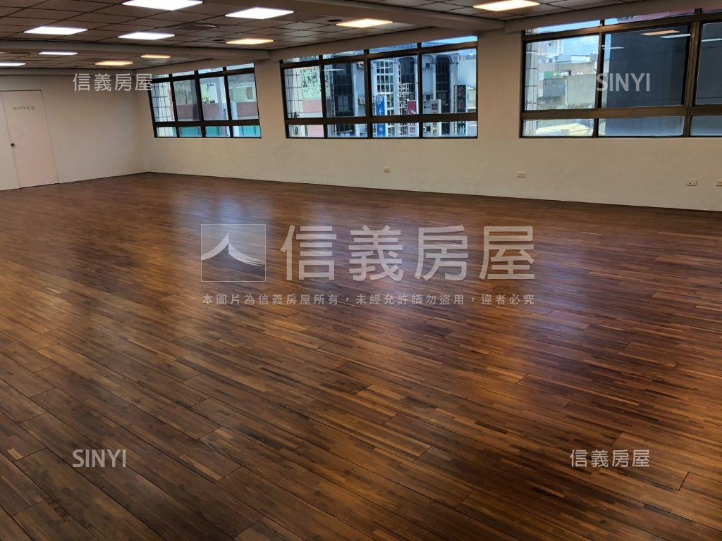 崇明路面寬角窗店霸房屋室內格局與周邊環境