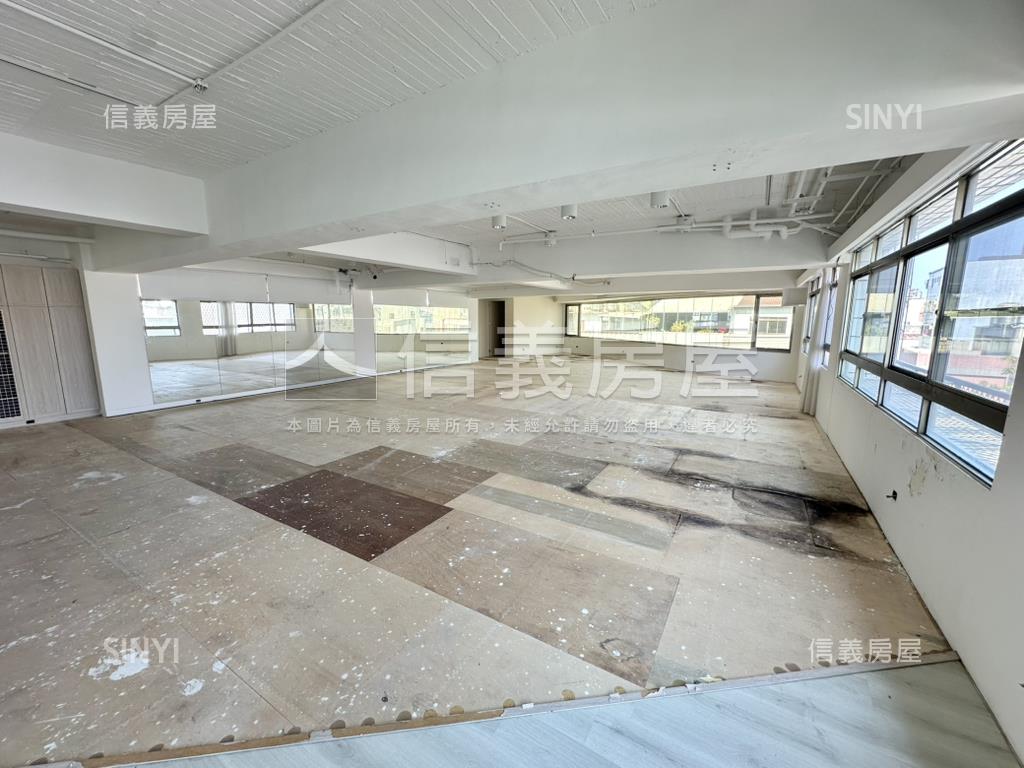 崇明路面寬角窗店霸房屋室內格局與周邊環境