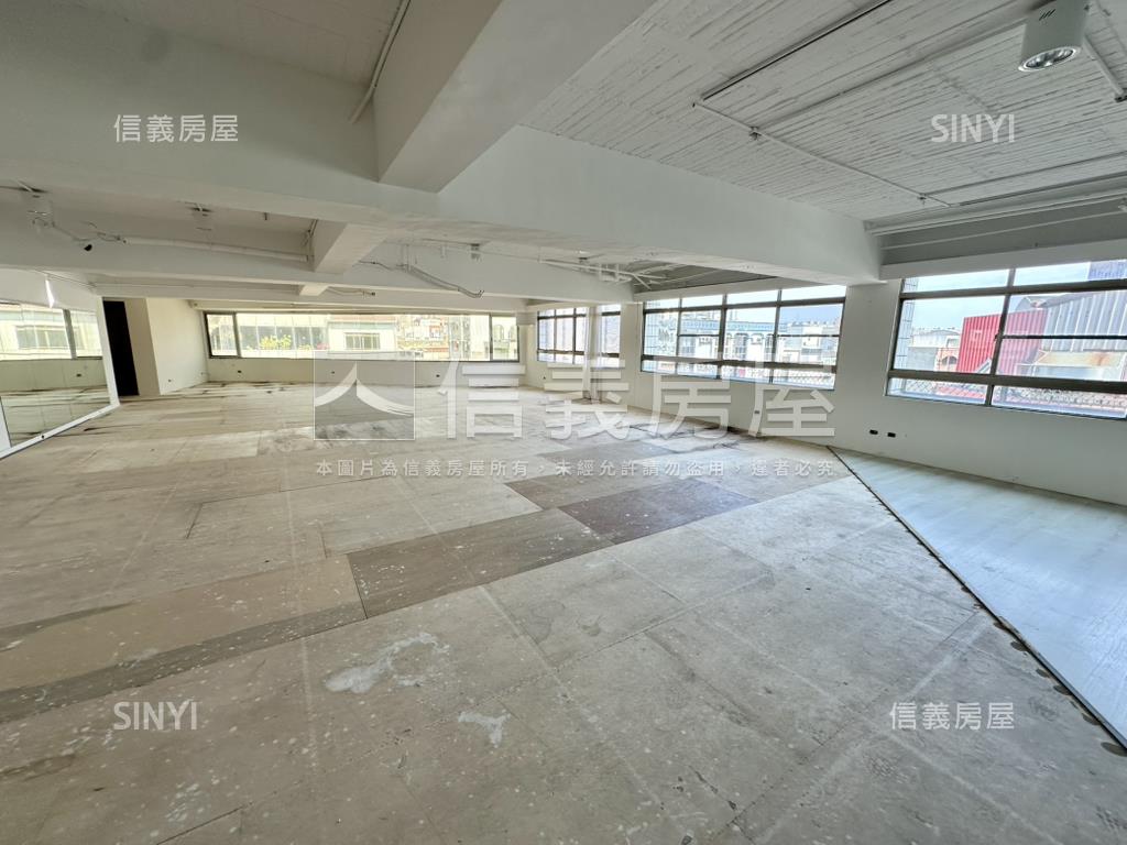 崇明路面寬角窗店霸房屋室內格局與周邊環境