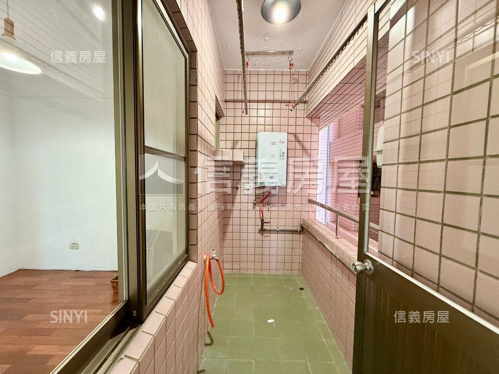 河岸景觀近捷運邊間３房房屋室內格局與周邊環境