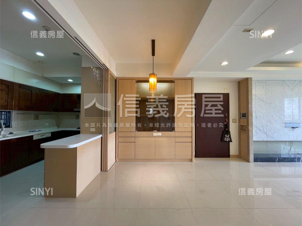 蓮池潭湖畔首排典藏豪邸房屋室內格局與周邊環境