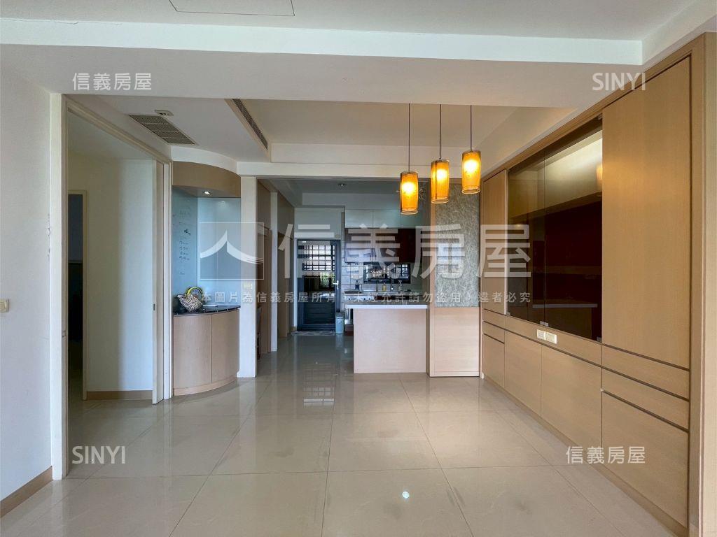 蓮池潭湖畔首排典藏豪邸房屋室內格局與周邊環境